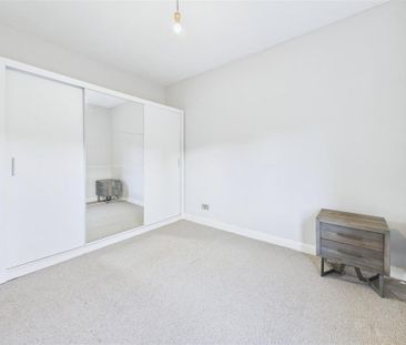 2 bedroom end of terrace house to rent - Photo 3