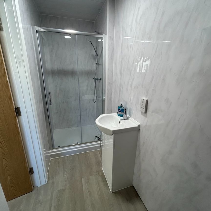 Studio Flat, Humphrey Road, M16 - Photo 1