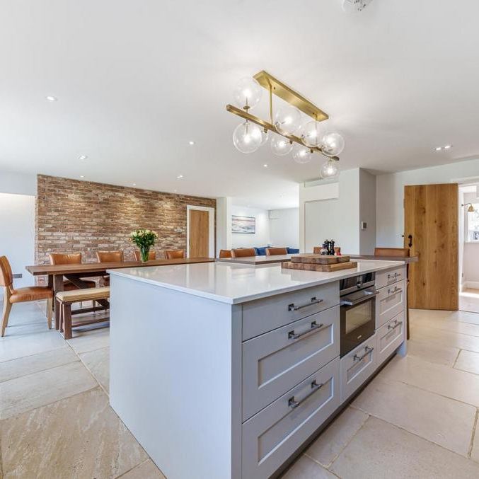 4 bedroom detached house to rent - Photo 1