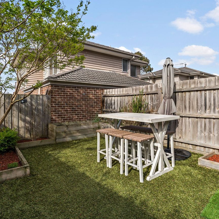 Stylish, Spacious & Set in the Frankston High School Zone - Photo 1