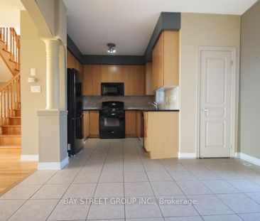 Townhouse For Lease | N8129364 - Photo 1