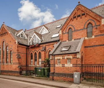 A 3 Bedroom Flat in Town Centre GL50 4EF - Photo 6