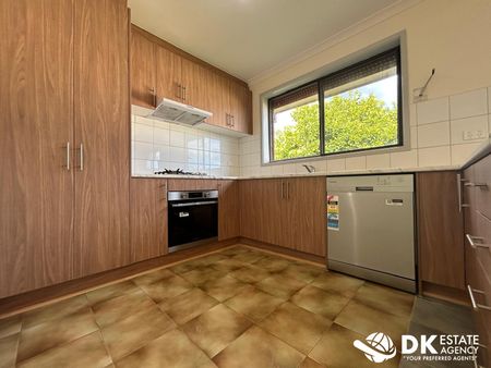 Family Home in Prime Sunshine West Location - Photo 2