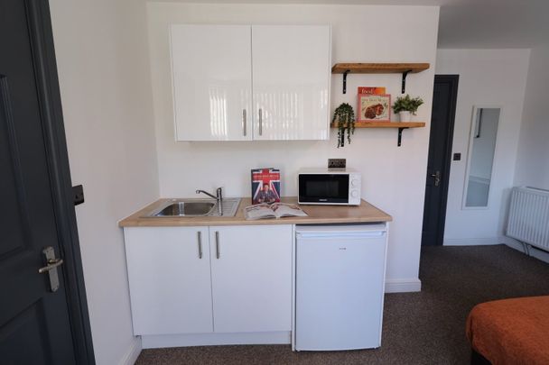 Room in a Shared House, King Richard St, CV2 - Photo 1