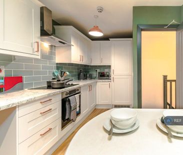 1 bedroom in a house share to rent - Photo 4