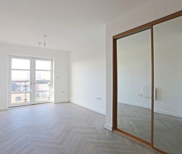 Price £1,700 pcm - Available Now - Part Furnished - Photo 1