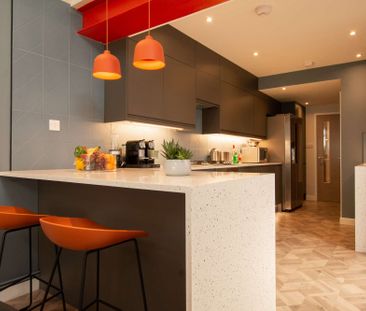 Beautifully renovated house on Coburn Street with top design - Photo 2