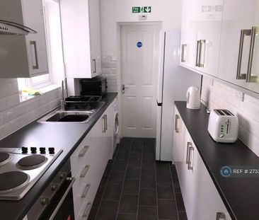 1 bedroom in a house share to rent - Photo 2