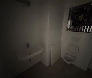 Günstige 2 Zimmerwohnung mit ruhigem Balkon in en Innenhof! Unbefri... - Photo 4
