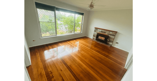 Charming Retreat with Fireplace & Serene Backyard - Prime Location Near Shops & Station - Photo 1