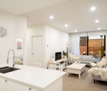 High End in the Heart of Griffith! - Photo 6