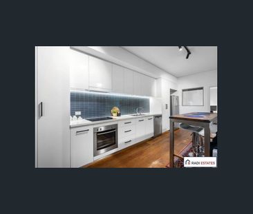 Modern, Light-Filled Apartment in Prime Inglewood Location - Photo 5