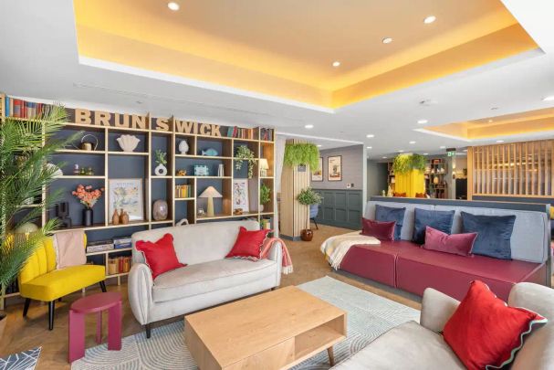 Premium 3 Bed Apartment - Photo 1