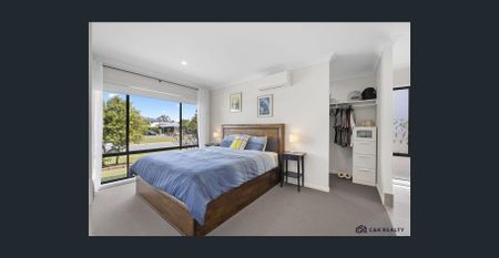 Modern Family Living with Multiple Living Spaces – Pimpama - Photo 5