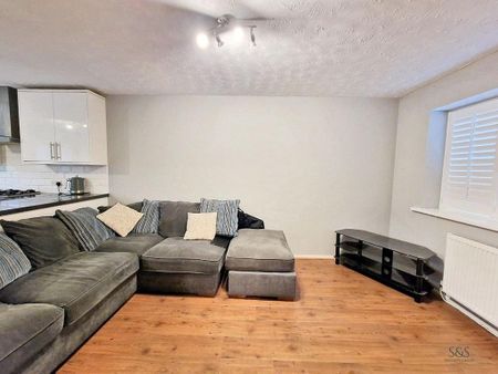 3 bedroom semi-detached house to rent - Photo 2