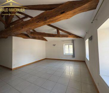 Location Appartement 3 pièces 82m² CHARLIEU 42190 - Photo 1