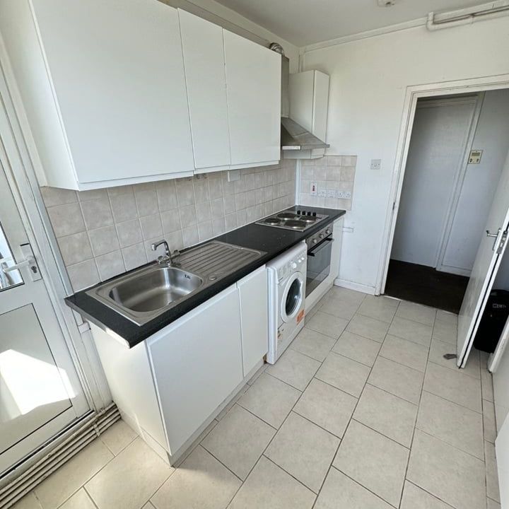 4 Bed Flat, Rydal Water, NW1 - Photo 1