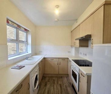 Burleigh Gardens, Woking, GU21 - Photo 4
