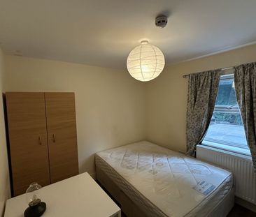 Room in a Shared House, Eitchingham Road, E15 - Photo 2