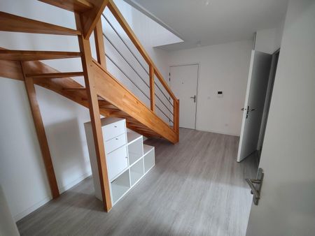 location Appartement T4 DE 89m² À POISSY - Photo 2