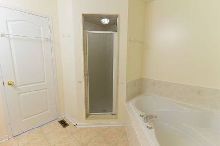 For Lease - 2151 Forest Gate Park, Oakville, Ontario - Photo 2