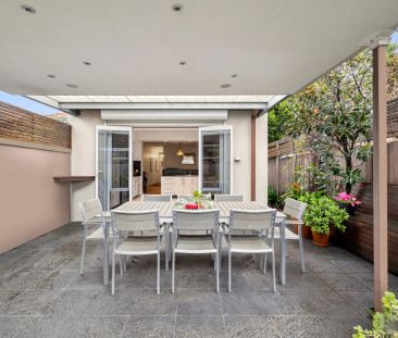 A Renovated 1950s Classic With Double Parking - Photo 6