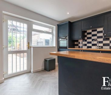 2 bedroom semi-detached house to rent - Photo 6