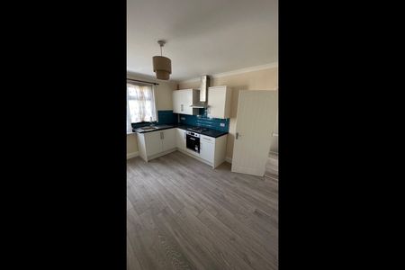 4 Bed Flat, Elgin Road, CR0 - Photo 3