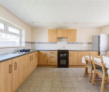 3 bedroom end of terrace house to rent - Photo 4