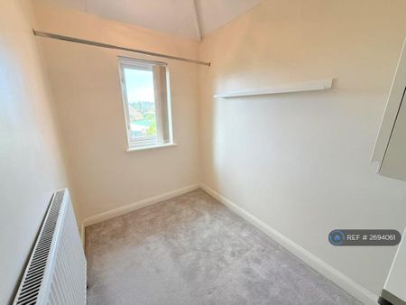 3 bedroom semi-detached house to rent - Photo 4