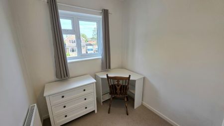 3 bedroom semi-detached house to rent - Photo 4