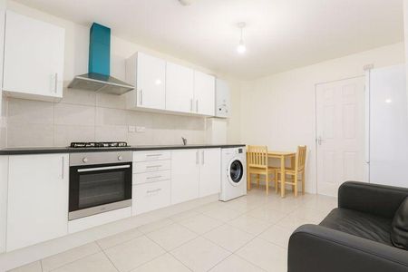 3 bedroom flat to rent - Photo 5