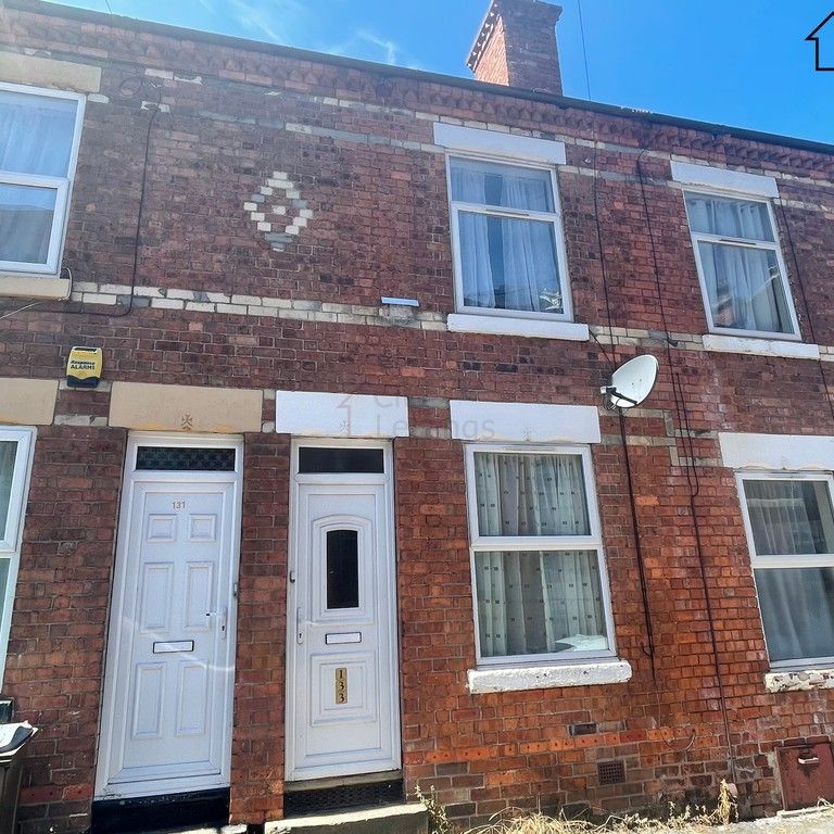 2 Bedroom Mid Terraced House - Photo 1