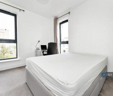 4 bedroom end of terrace house to rent - Photo 5