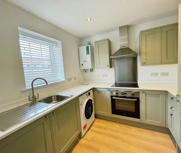 2 bedroom Semi-Detached House to let - Photo 3