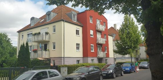 Schöne und ruhig gelegene 2-Zi-Wohnung mit 2 Balkone und Einbauküche in Coswig. - Photo 2