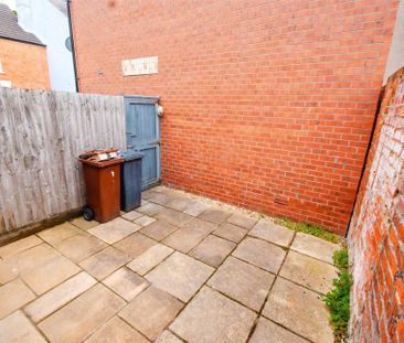 2 bedroom semi-detached house to rent - Photo 5