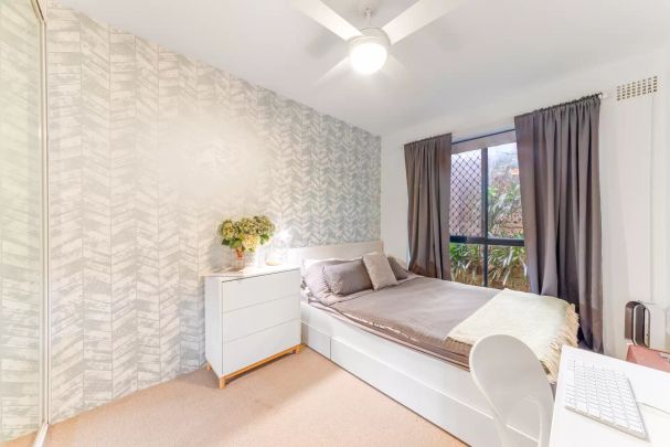 SPACIOUS 2 BEDROOM MODERN RETREAT WITH HUGE PRIVATE COURTYARD + PARKING! - Photo 1