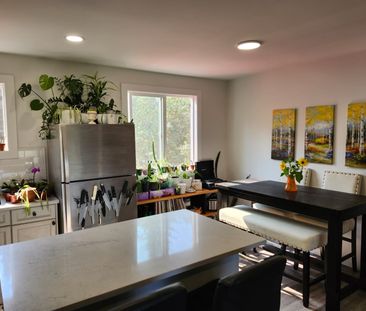 Stunning 4-Bed, 2.5 Bath Townhouse! - Photo 6