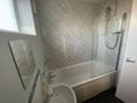 5 Bed Terraced House, Somerby Road, IG11 - Photo 4
