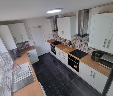 1 bedroom in a house share to rent - Photo 4