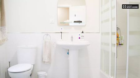 4-bedroom apartment for rent in Ciudad Jardín, Madrid - Photo 4