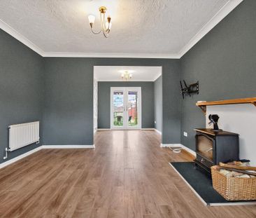 4 bedroom detached house to rent - Photo 3