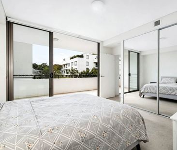 Spacious Luxury One Bedroom Apartment - Photo 2