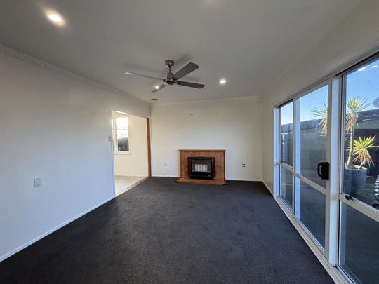 Renovated four-bedroom family home - Photo 1