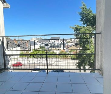 Location Appartement 1 pièce 26m² LA ROCHE SUR YON 85000 - Photo 2