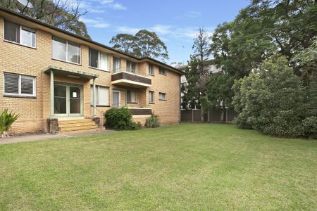 Fresh, Bright & Convenient Living - Photo 5