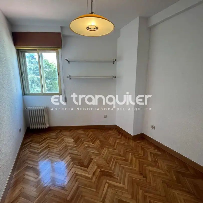 Piso de alquiler en Calle Francos Rodriguez, Valdezarza - Photo 1