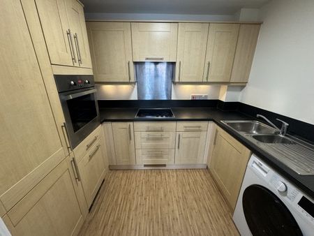 Polymond House, City Centre - Photo 2