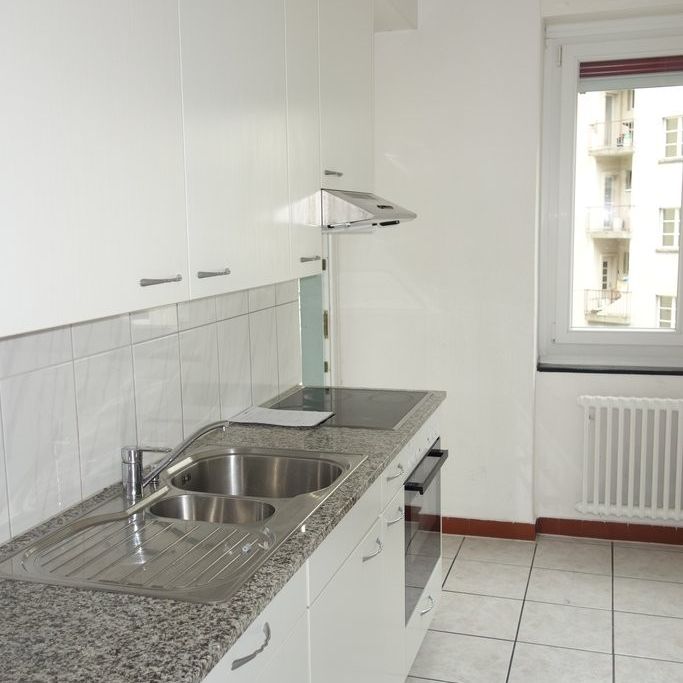 Charmante Wohnung beim Bahnhof Zürich-Oerlikon BEFRISTET 31.03.2027 - Photo 1